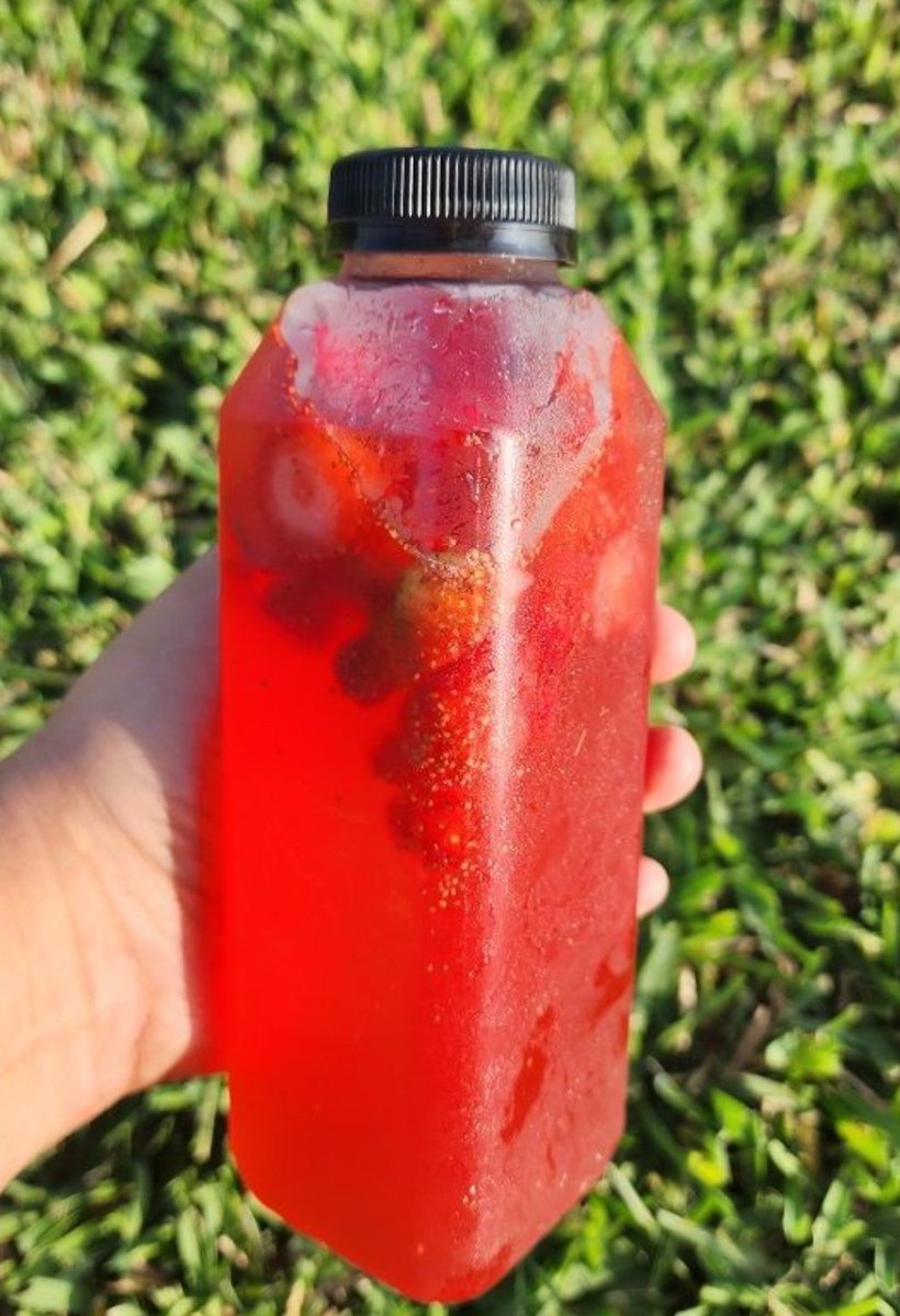 IcedCubeMSE's tweet photo. Treat your tastebuds to our new 🍓 agua fresca! 😛 

🌙Open until 10 PM tonight. 

#icedcube #snacks #aguafresca #strawberry #springbreak #tgif #rgv #puro956 https://t.co/ypRfknM3PA
