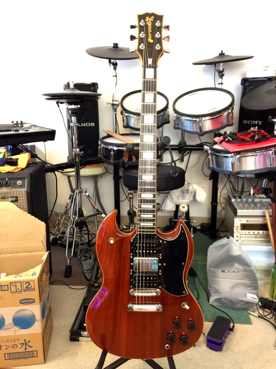 drummerHIROTO's tweet photo. 真ん中のヴォリュペ兼ワウ #HOTONE #VowPress は今日からギターひでおっちに貸す用
先々週仙台〜札幌のときに壊れちゃったって

#BOSS #OD1X 
#PETERSON #StroboStompHD 
#HSAnderson #HSSG120 
が今回のリーダー（vo, gt）に貸��てるギターと足下系 https://t.co/1x7KZAVHLE