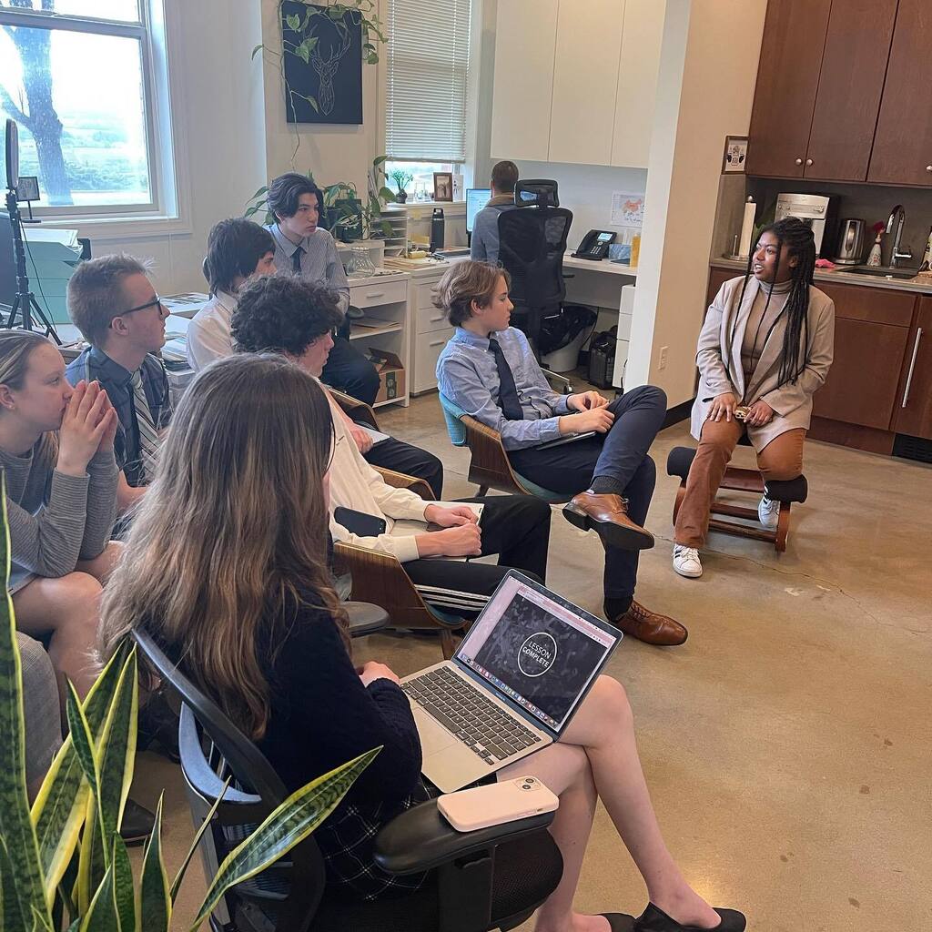 DelphianSchool's tweet image. Alumna Penda Osborne visited today and participated in several seminars and classes, discussing her experiences in college and the film industry. We love when our alumni visit! ❤️ #startheregoanywhere #delphianschool #boardingschool instagr.am/p/CpoFyj1Pxrd/