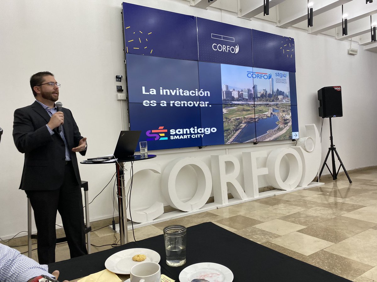 Ediazlira's tweet photo. Estamos construyendo un mejor país @SeSantiagoCL y lo hacemos con los mejores @Corfo_RM @fpaisdigital #enelx #GobiernoRegionalMetropolitano https://t.co/ZhhlsMYi7M