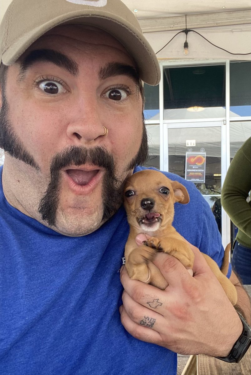 Nothing makes happy hour happier than a puppy!

#TXHH <a href="/RedHornBrew/">Red Horn Brew</a> #DogTwitter