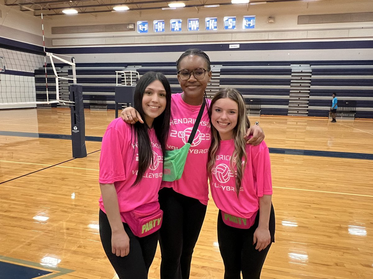 Miap24's tweet photo. Juniors win!! So much fun coaching volleybros with my teammates. @HHSHawkVball @atxskylinejrs @FlxAtx @kara_wynn2024 @JordanFlo24 https://t.co/xal3mrF0Wh