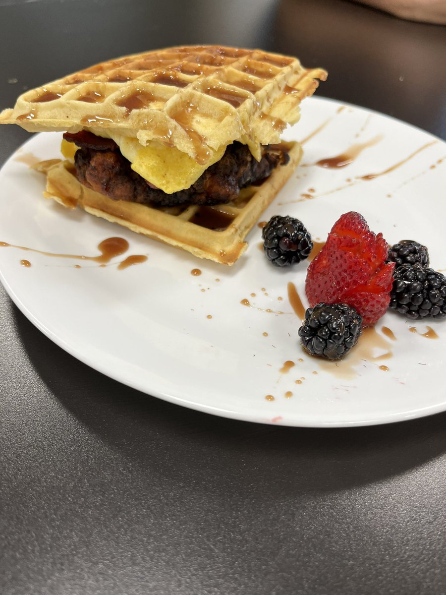 mrsbertroche's tweet photo. Culinary 3’s breakfast sandwich creations were an egg-cellent way to kick off spring break! They got to come up with their own creations ranging from French Toast Monte Cristo’s to Chicken and Waffles! 🍳 🧇 🥓🥞 @JohnstonCSD @JCSD_JHS https://t.co/YL03E6sBNe