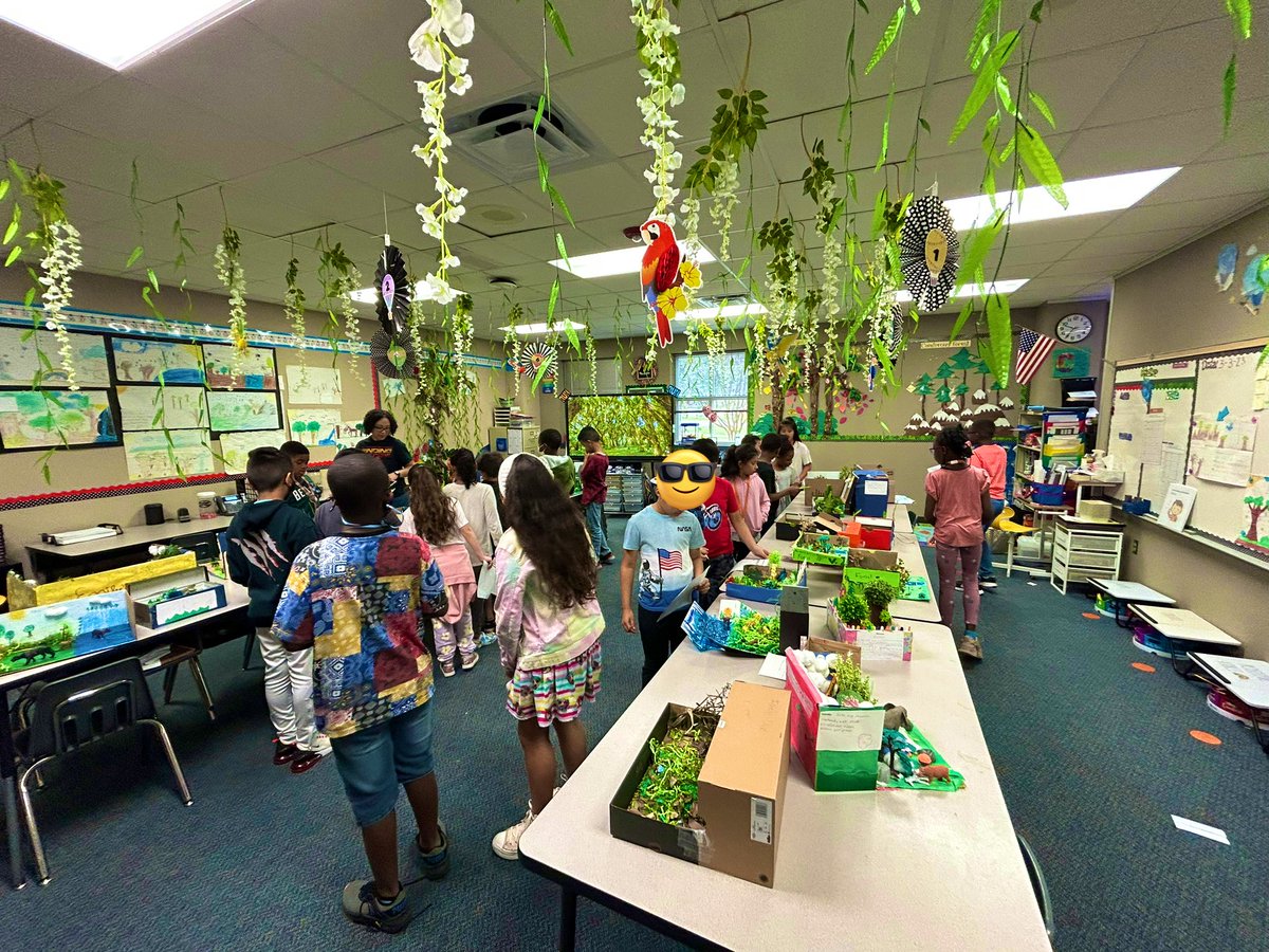 MsOliva2's tweet image. Ecosystem gallery walk was a success! My students couldn’t stop talking about how much they loved this learning experience. They were proud of their hard work! The WHOLE third grade did AMAZING!!!! @AngelaWarner27 @MRobinsonElem #LIONSROARWITHPRIDE #ecosystems #makinglearningfun
