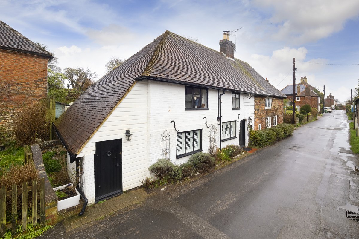 Check out this bedroom property on the market at a of £450,000

laingbennett.co.uk/property-detai…