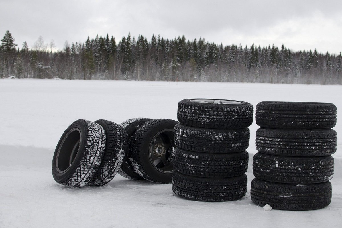 When you're not using them, how should you be storing your tires? Read our latest blog post to find out! crsautomotive.com/how-to-store-t…

#automotive #automaintenance #tire #tires #tirestorage #storingtires #wintertires #summertires #storage #carblog #HamiltonAutomotive