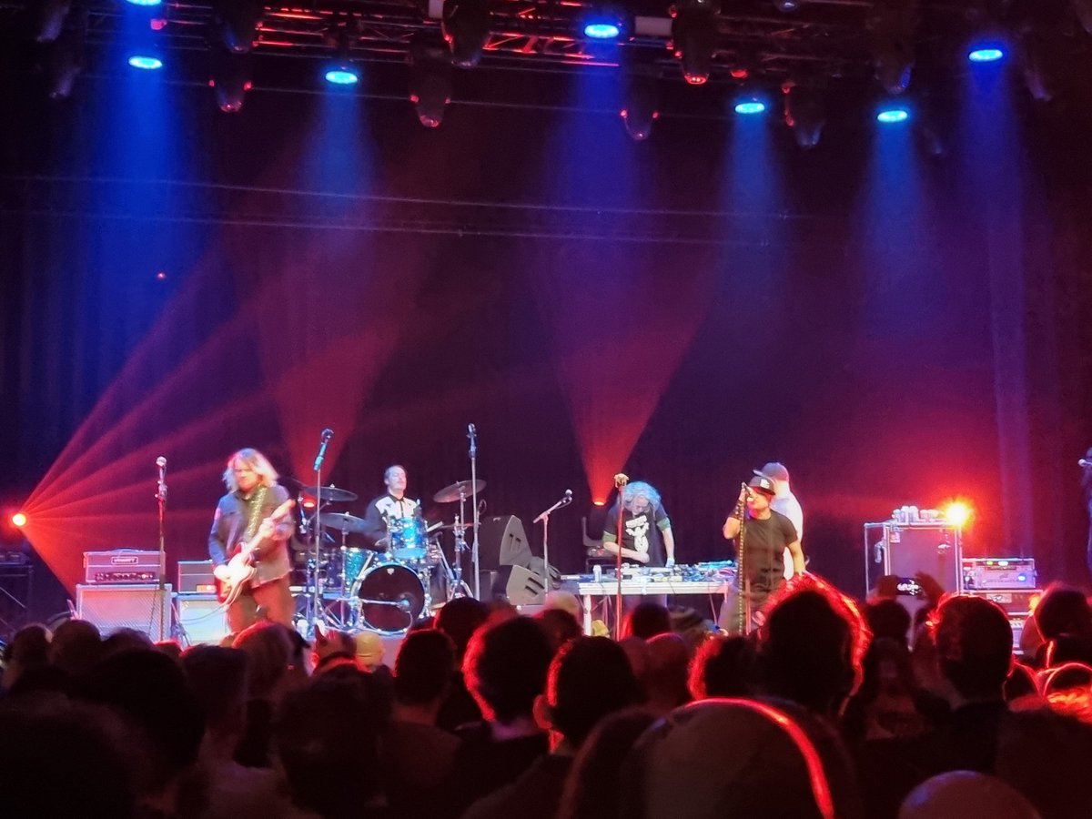 Mooie avond in de <a href="/NeushoornLwd/">Neushoorn</a> bij <a href="/RUDEBOY_UDS/">patrick ian tilon</a> en zijn Urban Dance Squad. Samen met <a href="/theowietze1972/">Theo Rozendal</a> en <a href="/MichielToonstra/">Michiel Toonstra</a> Mooi feestje, strakke set, heerlijke nummers gehoord!