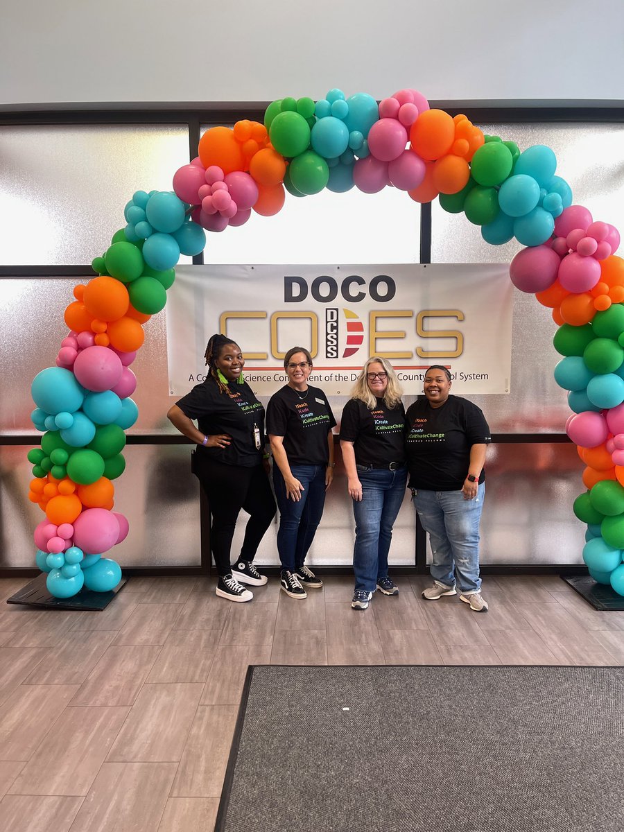 happylocdteach's tweet image. The doco codes event was amazing yesterday! My group of students had a blast. #icode #edfarm