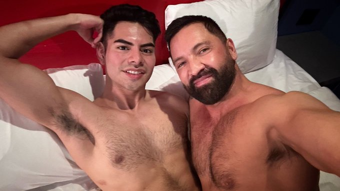 His pits smelled amazing while i dumped a load in deep. @pacificoent #armpitsgay #daddyslittlecumdumpter