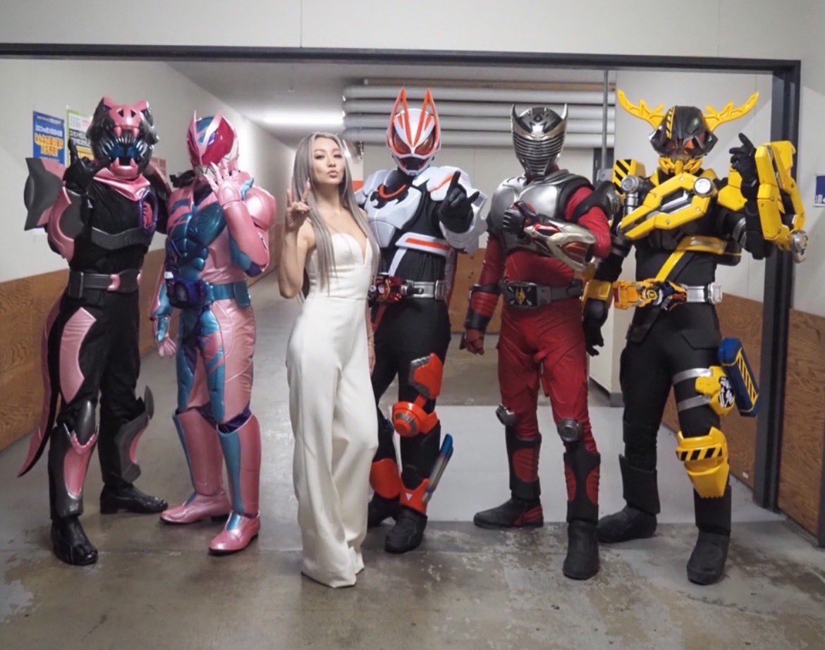 明日久しぶりのライブやってのに
めばちこできた🙄
初日行く方は楽しんでください💓
やぱ初日もチケットとればよかた😫😫