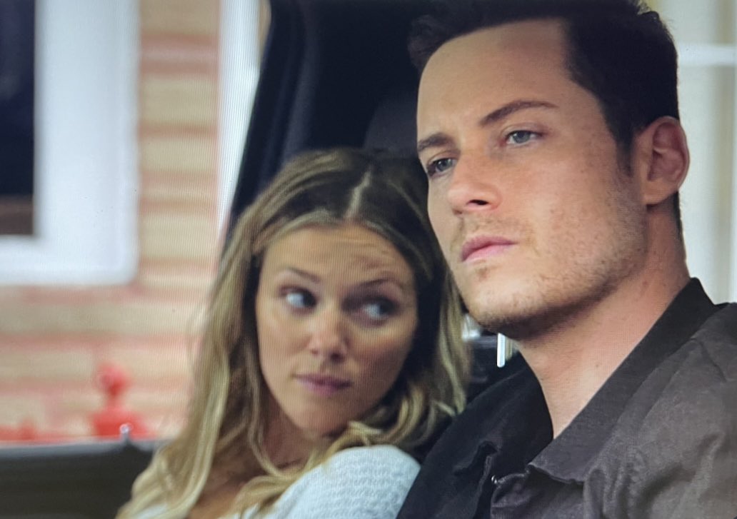Catmom221's tweet photo. Taking Back Upstead CPD Rewatch
(because I won’t accept Season 10)
06x03
Bad Boys
✨✨✨✨✨✨✨✨✨
*gagging*
-Tracy & Paddy are great but Upzek 🤢
-Upstead back on track with
teamwork
J notices H is late
#wrongguyera
#Upsteadforever ❤️ https://t.co/pq7PfJpOzo