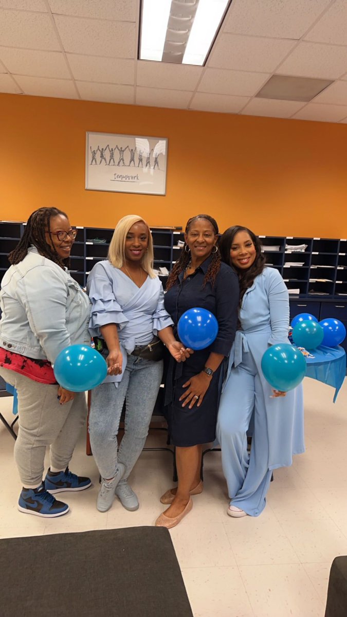 Litlovelogic's tweet photo. Happy SEL Day 💙. Today was amazing …a perfect Spring Break send off. Thank you @MsAmandaGHines for all the gifts and affirmations 😘.  #SELday #SpringBreak2023 @Hilliard_ES @ErikaKimble  @ToniTate01 @ypaytonp @HISDElementary2 @HISD_Wraparound https://t.co/Ap3AAUus5B