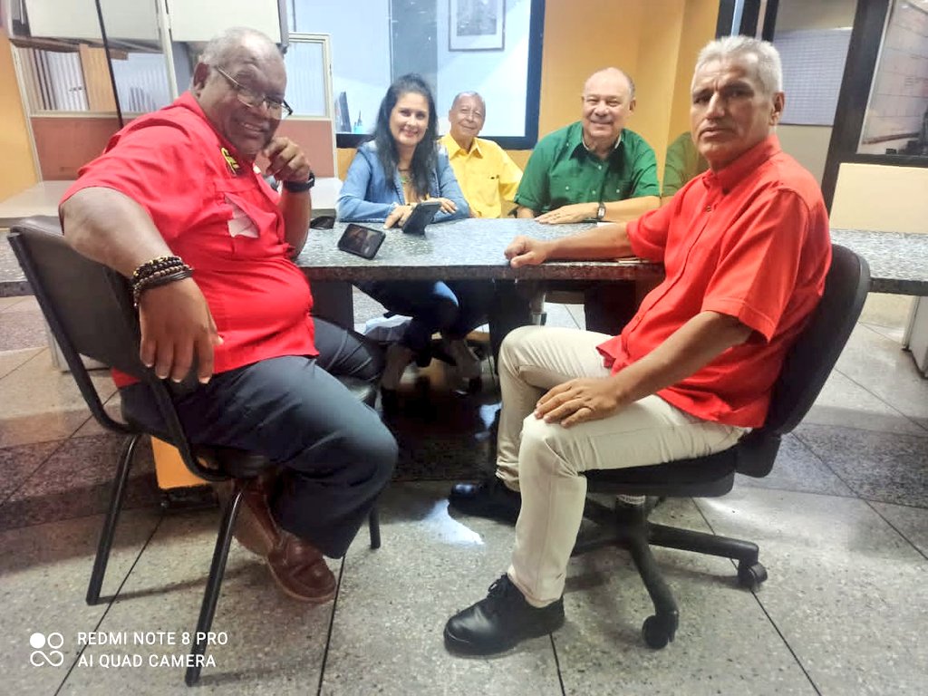 PyTCarabobo's tweet photo. Equipo de coordinadores estadales Carabobo llevó a cabo reunión de trabajo para revisar planes y agendas del Frente de Abogados y del Frente PyT de las Cs. Económicas y sociales. 
#AquíNadieSeRinde 🦇 #QueVivaCarabobo
#ChavezInmortal 
@PartidoPSUV @rodbexa https://t.co/HOSpxvUtLH
