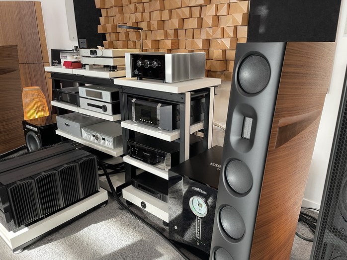 Stromtank_com's tweet image. Our French 🇫🇷 partner #DesignAudio powered High-end audio components from #MSBTechnology and #Borresen by #STROMTANK S-4000 Pro-Power in his showroom.   😀

on-mag.fr/index.php/topa…