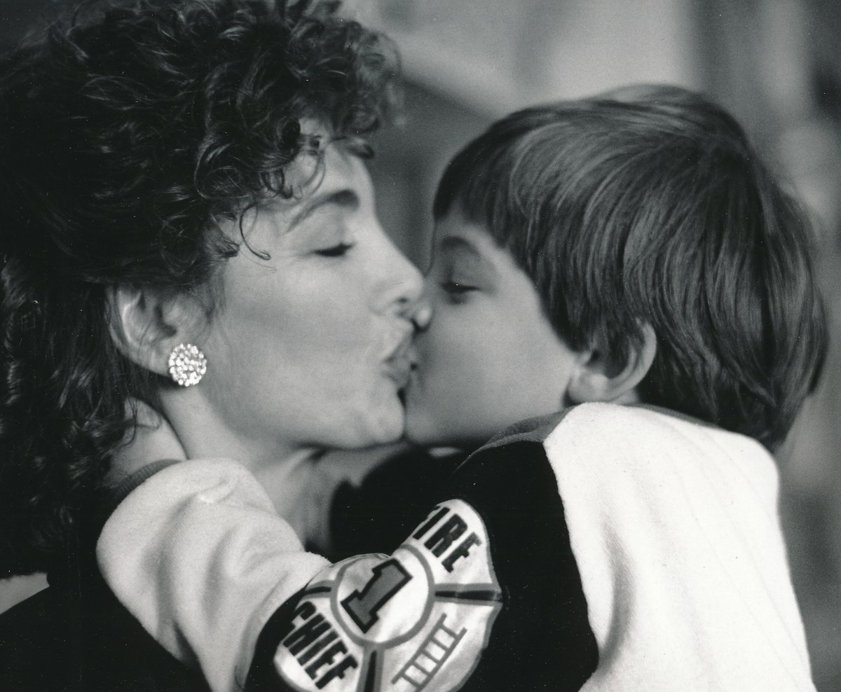 Anne Archer tweet media