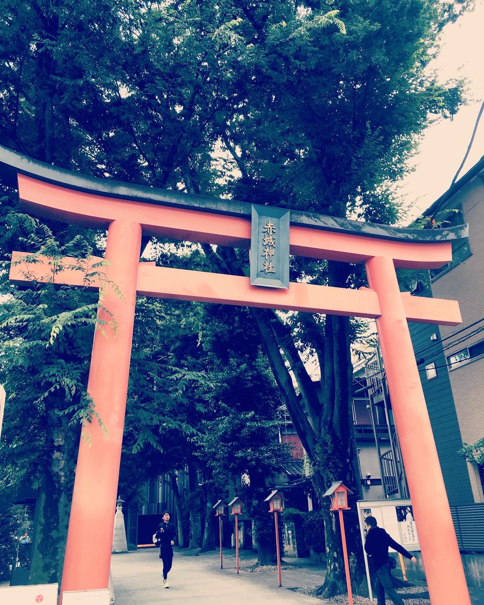 「おはようございますこちらは神楽坂にある赤城神社です。2010年に老朽化などの理由」|アイタロー★経済歴史漫画家のイラスト
