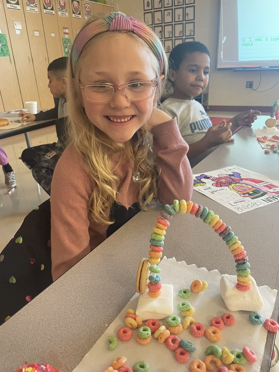 Mrs. Kelley Freedom Elem tweet media