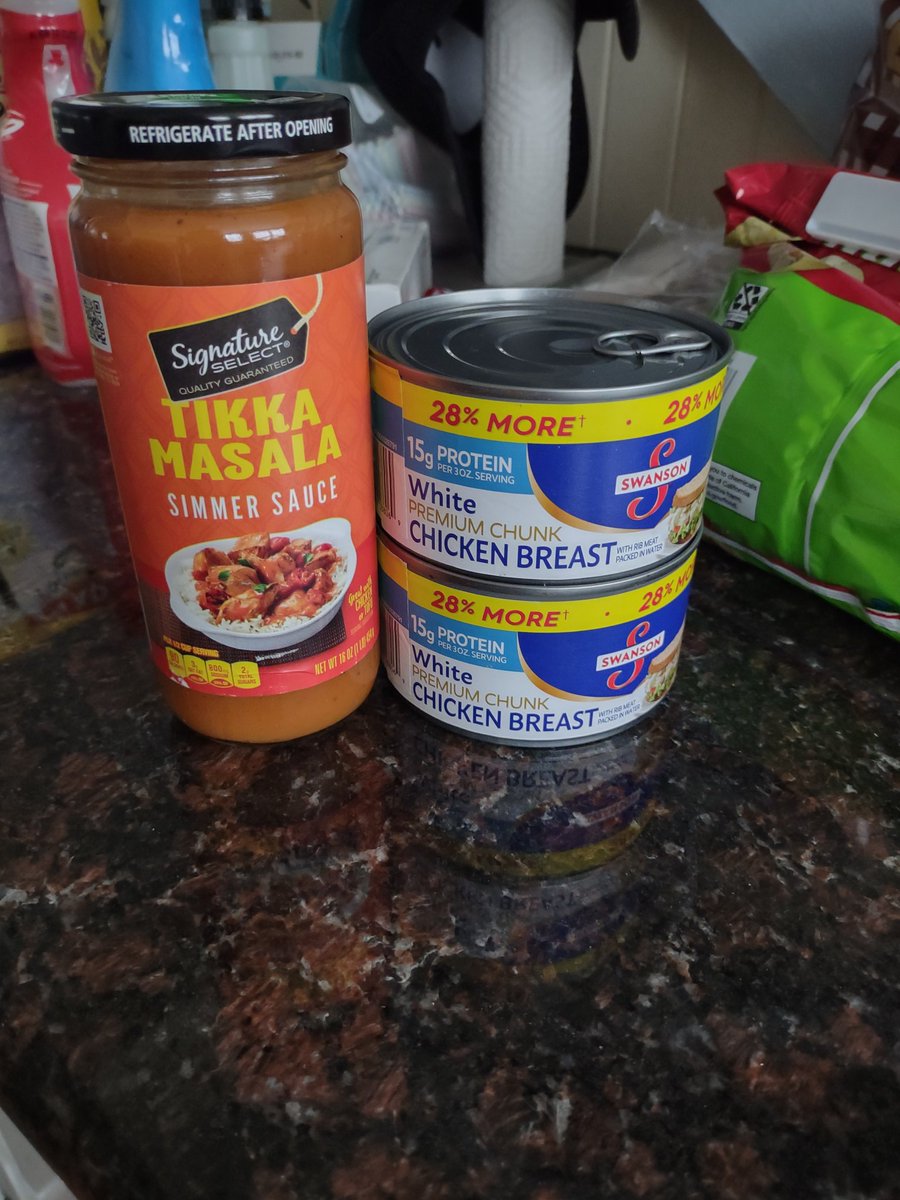 AshleyB46824012's tweet image. Wow, really like this jar of #SignatureSelect sauce,  how easy it was to make 🐔 Tikka Masala &amp;amp; the fact that this sauce/brand isn't TOO spicy either! Love how much it made, I should be able to get at least 4-5 more servings! $3/serving it breaks down too if I do!
#indianfood