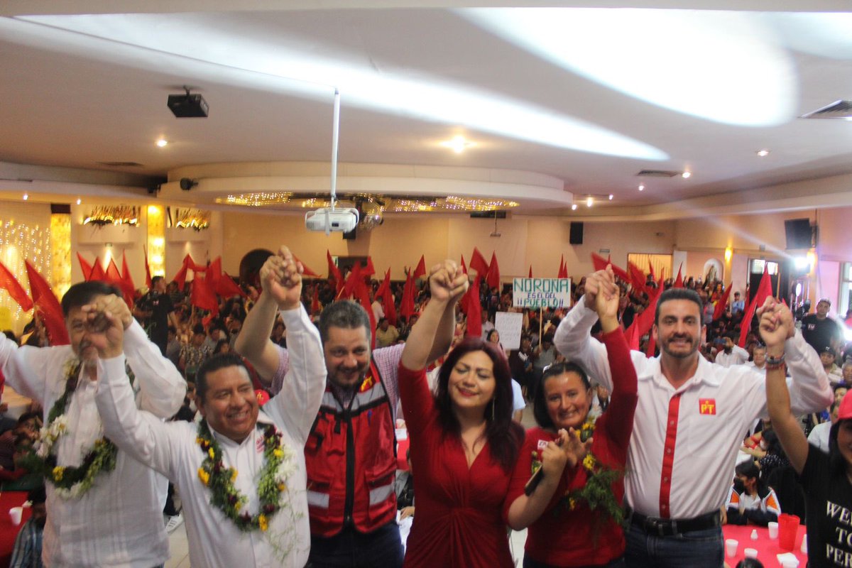 hoy estuvimos presentes en la toma de protesta de nuestro compañero @AbundioSandrePopoca quien a partir de hoy será el nuevo Coordinador de Afiliación del #PT en el municipio de San Pedro Cholula, Puebla.
Allí nos acompañó el Diputado Federal <a href="/fernandeznorona/">Fernández Noroña</a> 
#PorPuebla