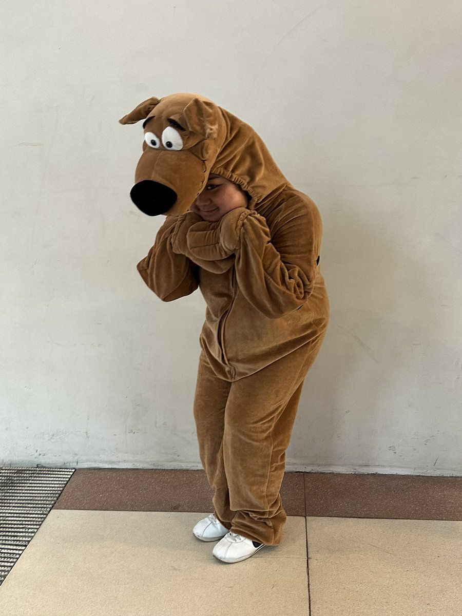 ereinoo's tweet photo. Kasunod namin sa pila si scooby-doo 😂 #SimplePlanInManila #TheHarderThanItLooksTour https://t.co/zEVkytakBI
