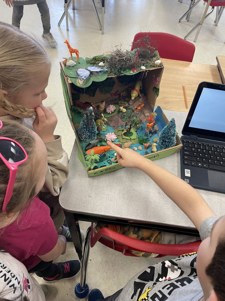 We had a great day showing our reading buddies our science projects! Gr 5’s used recycled items to make a few body systems while Gr 6’s made ecosystems and food webs! #handsonlearning #stem #problemsolving #science 🪱🐸🐍🫀🫁🧠 <a href="/alcdsb_stmt/">St. Mary Catholic School (Trenton)</a> <a href="/alcdsb/">ALCDSB</a>