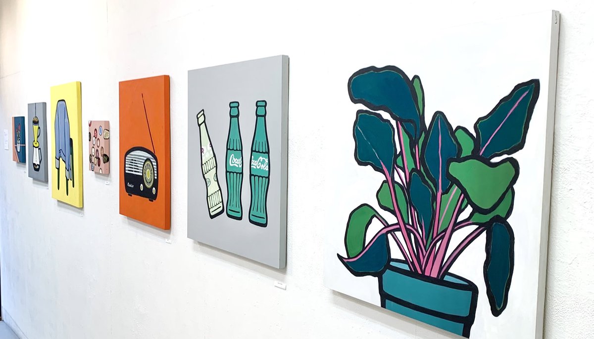 本日2日目、春の良い天気。入口奥から入口へ向けてパシャ！ミキテライ個展「room」 11ー19時オープン！広めな部屋で自分の好きな雑多なものに囲まれ心地よく過ごしたい。そんな心情で室内の日用品モチーフを描きました。<a href="/mikiteraism/">ミキテライ</a> #opagallery