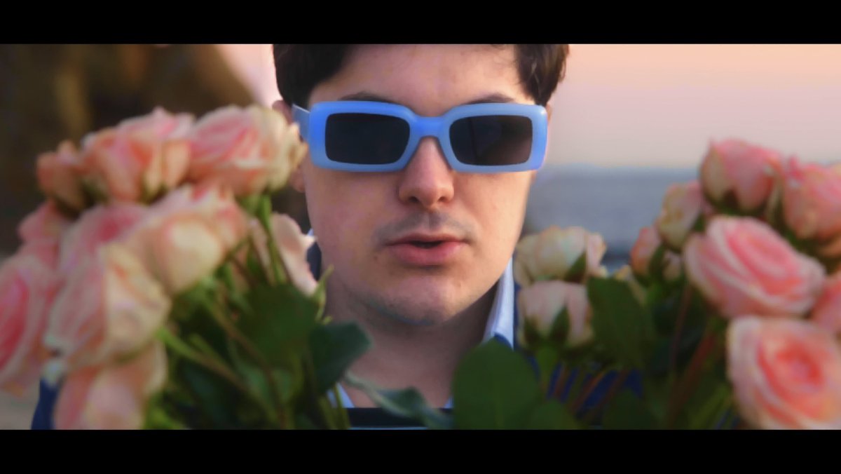 jakewebber7's tweet photo. New music video I directed is out now! Lmk your thoughts 🌀🎥
https://t.co/raxzRWThEP https://t.co/yxwbYcgqeJ