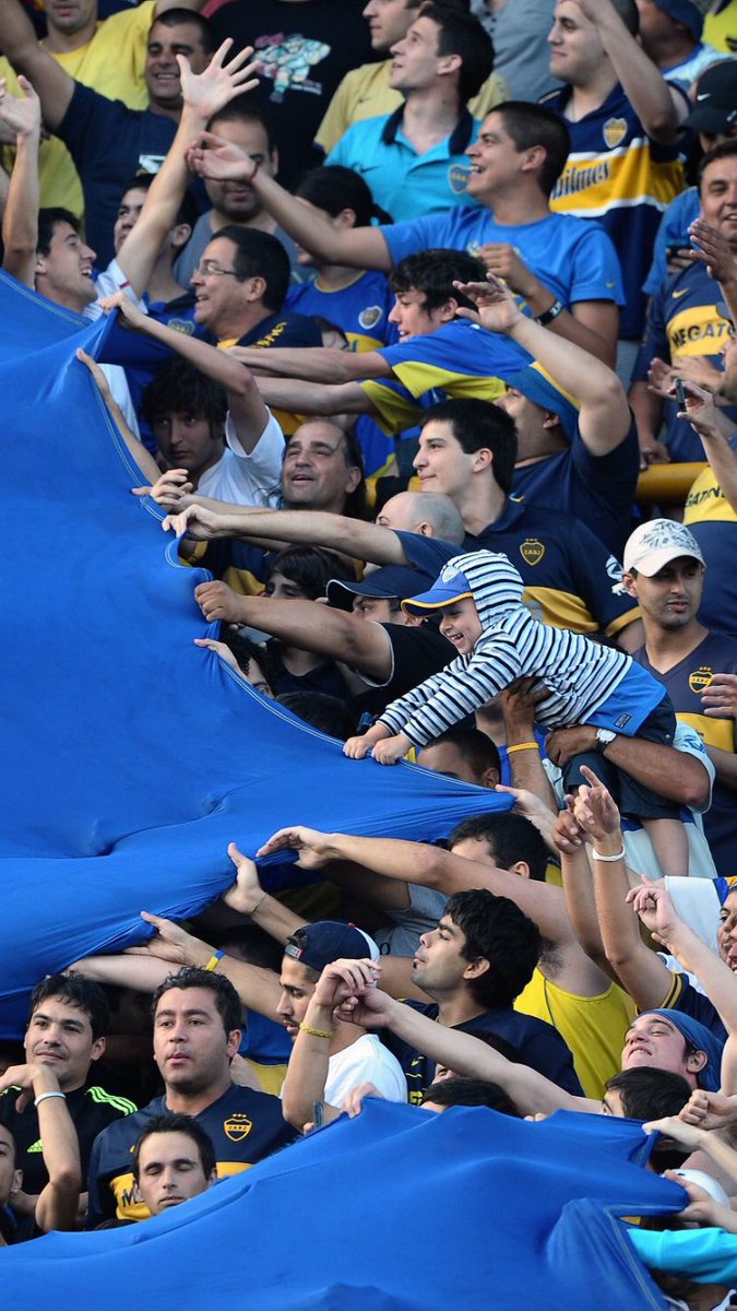 PadreBostero's tweet photo. - voy a la cancha con el nene 
- ok, pero cuídalo 
- no te preocupes, quédate tranquila. https://t.co/AxPLj5TGsZ