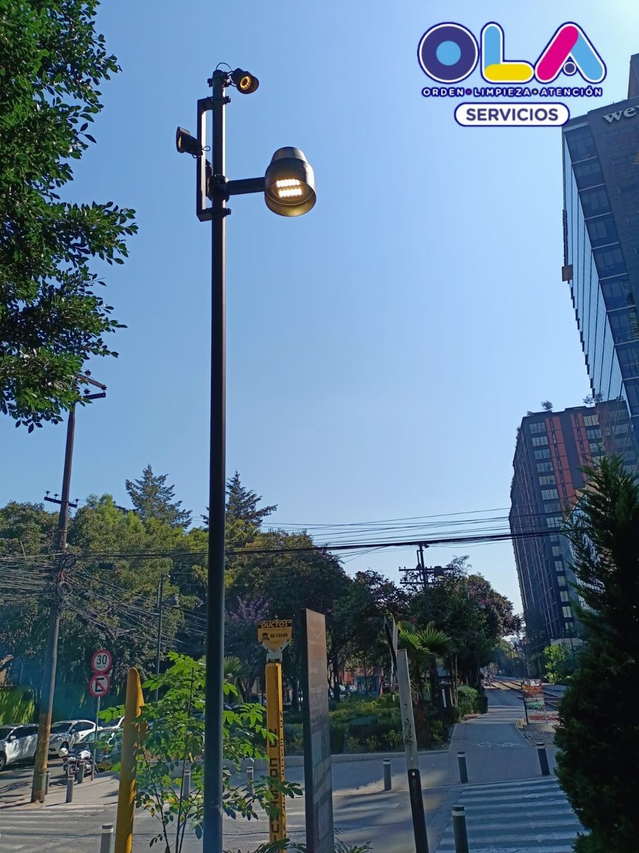 OlaMHmx's tweet photo. Luego de ser vandalizada, la #OLAMH repara instalación eléctrica del Parque Lineal Ferrocarril de Cuernavaca, dejando su iluminación en funcionamiento. En la @AlcaldiaMHmx, trabajamos para que tengas espacios más seguros. https://t.co/jD6VZPkwvH