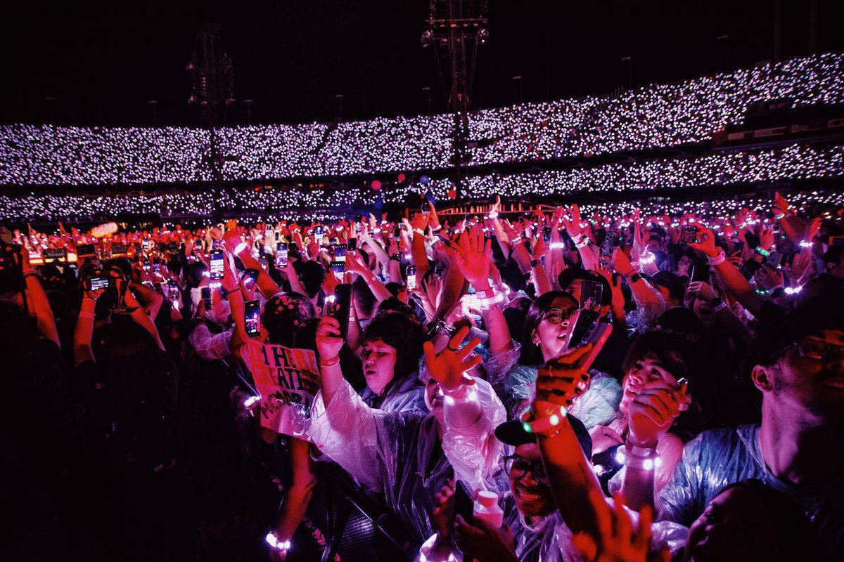 forumcoldplay's tweet photo. São Paulo, Noite 1 🇧🇷 

📸: @tmdqa 

#ColdplaySaoPaulo https://t.co/3AkKcGrKIo