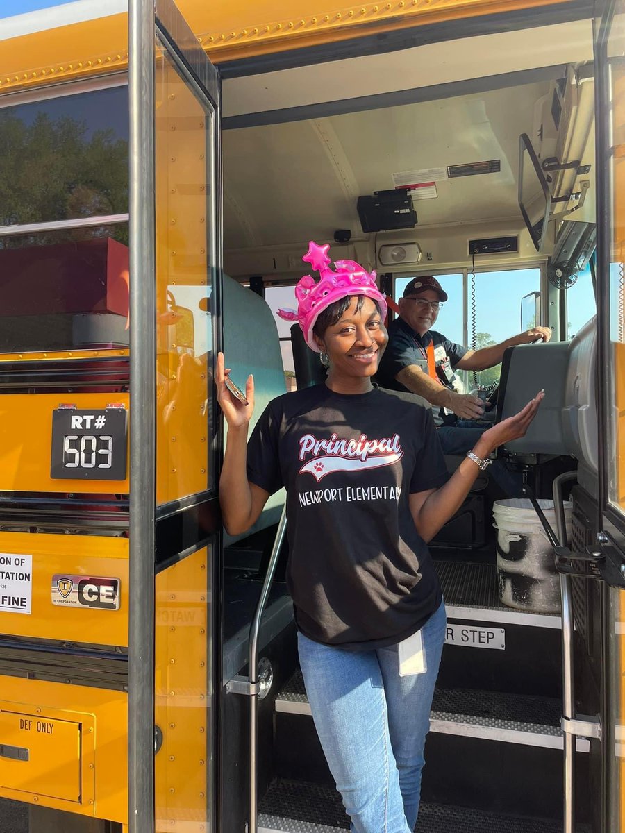 NESCrosby's tweet photo. Bus 503 &amp; 504 had special guests on board today! NES ❤️’s our bus drivers!@CrosbyISD https://t.co/UQLimXsuT8