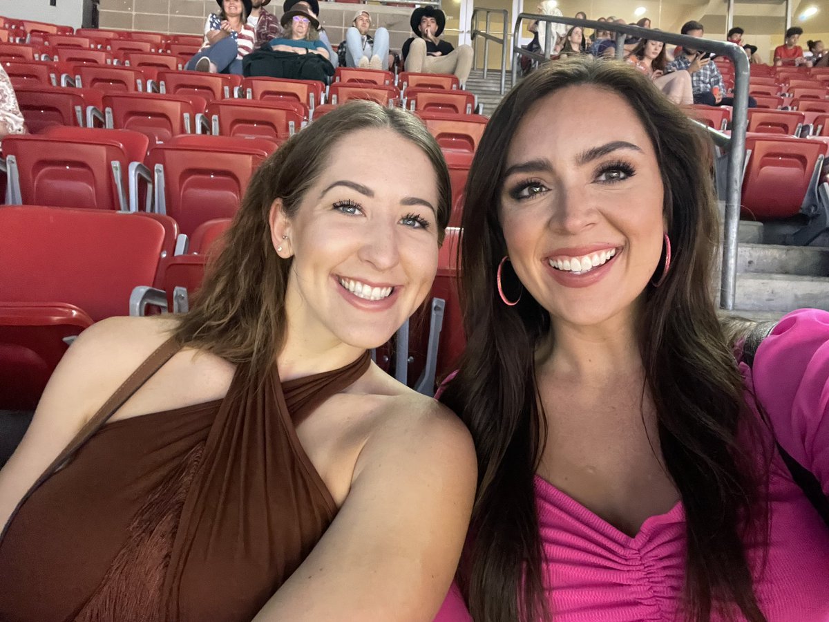 iHoopDestiny's tweet photo. @RODEOHOUSTON #RodeoHouston https://t.co/m7dqqYgMb0