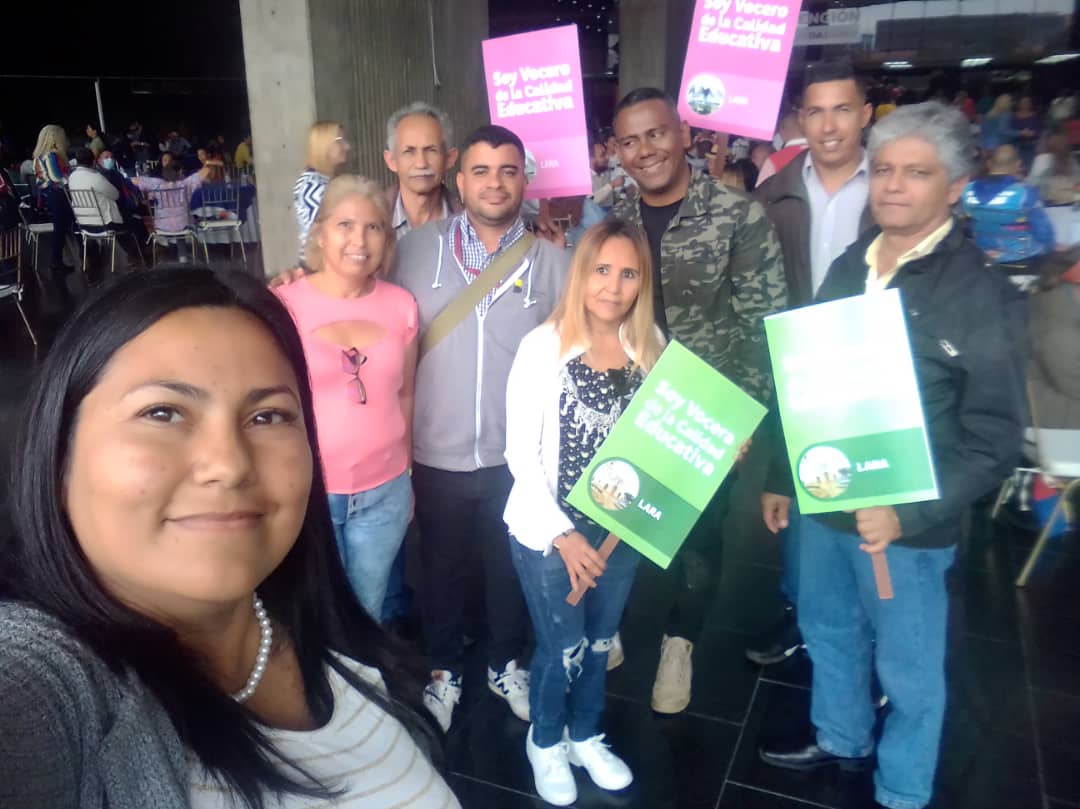 Equipo promotor por la calidad educativa de Lara presente en la juramentación.<a href="/_LaAvanzadora/">Yelitze Santaella</a> @MPPEDUCACION <a href="/AdolfoP_Oficial/">Adolfo Pereira Gobernador</a> 
#ChavezInmortal