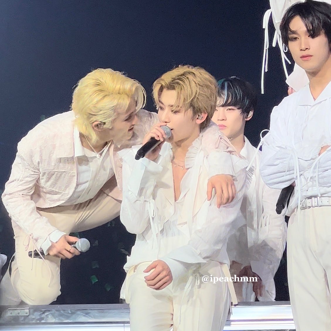 liat ekspresi lele 😭😭😭😭😭 "mommy not in front of me ☹️"