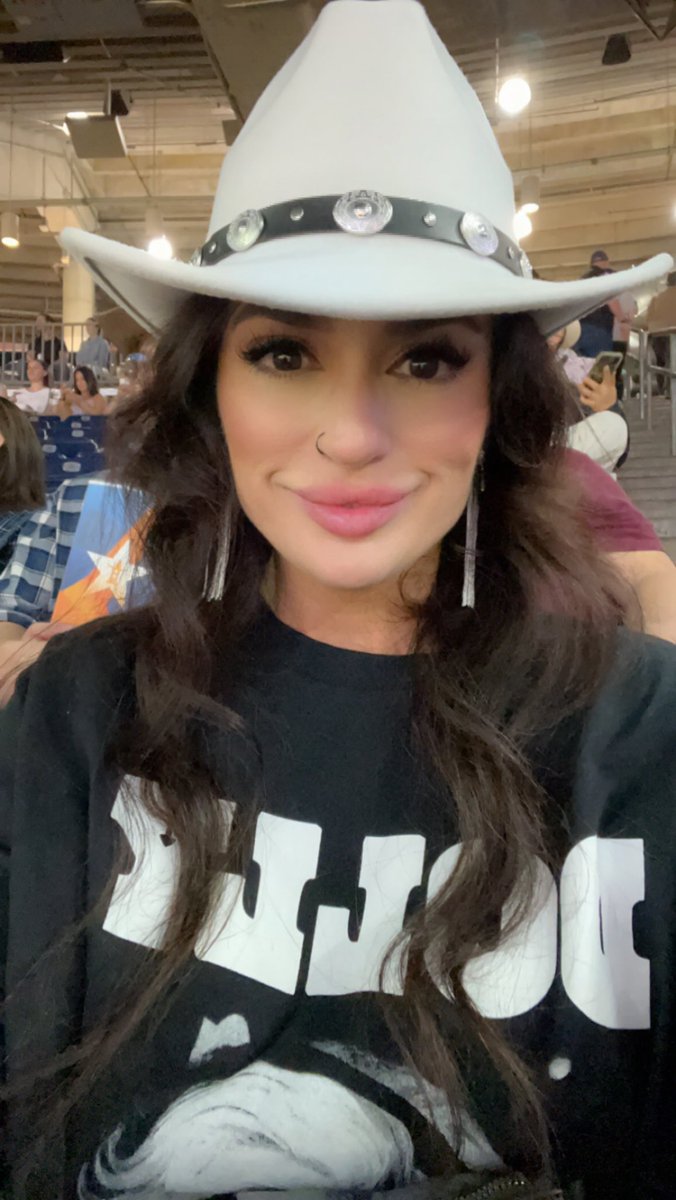 ericamorgan's tweet photo. #RodeoHouston #RODEOHOUSTON #eatmydust https://t.co/WBN10EcRl5