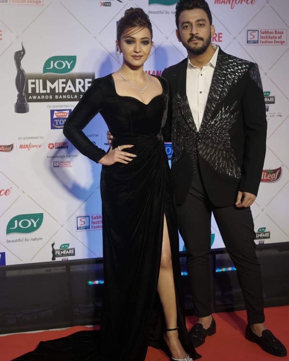 #BonnySengupta and #KoushaniMukherjee at the #JoyFilmfareAwardsBangla.

@bonysengupta 
@KoushaniMukher1