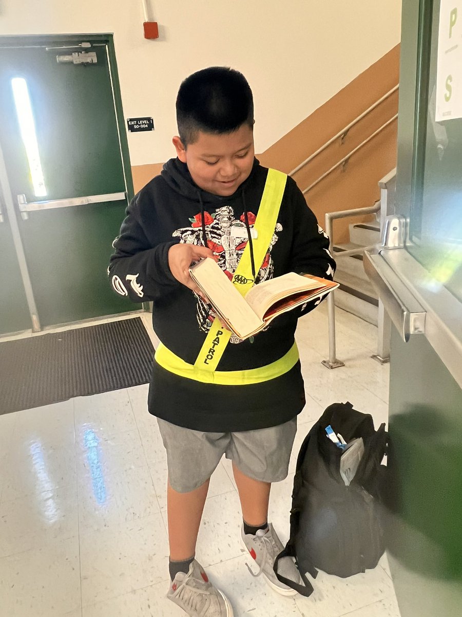 4literacylife's tweet image. When you’re a safety patrol but can’t put a book down! #avidreader  🥰@HighlandElemPBC