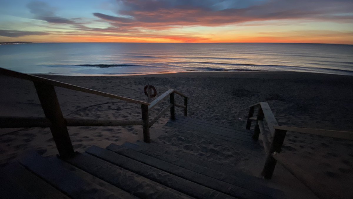 JoseLSaezPastor's tweet photo. Buenos días y feliz fin de semana desde Guardamar del Segura. Amanece con una fantástica paleta de colores. #CapitalCultural #Fiestas #MedioAmbiente #Naturaleza #Playas #Gastronomía #Cultura #Patrimonio #Comercio #Servicios #CalidadVida #Deporte @GuardamarTurism https://t.co/FCp0xBnsfF
