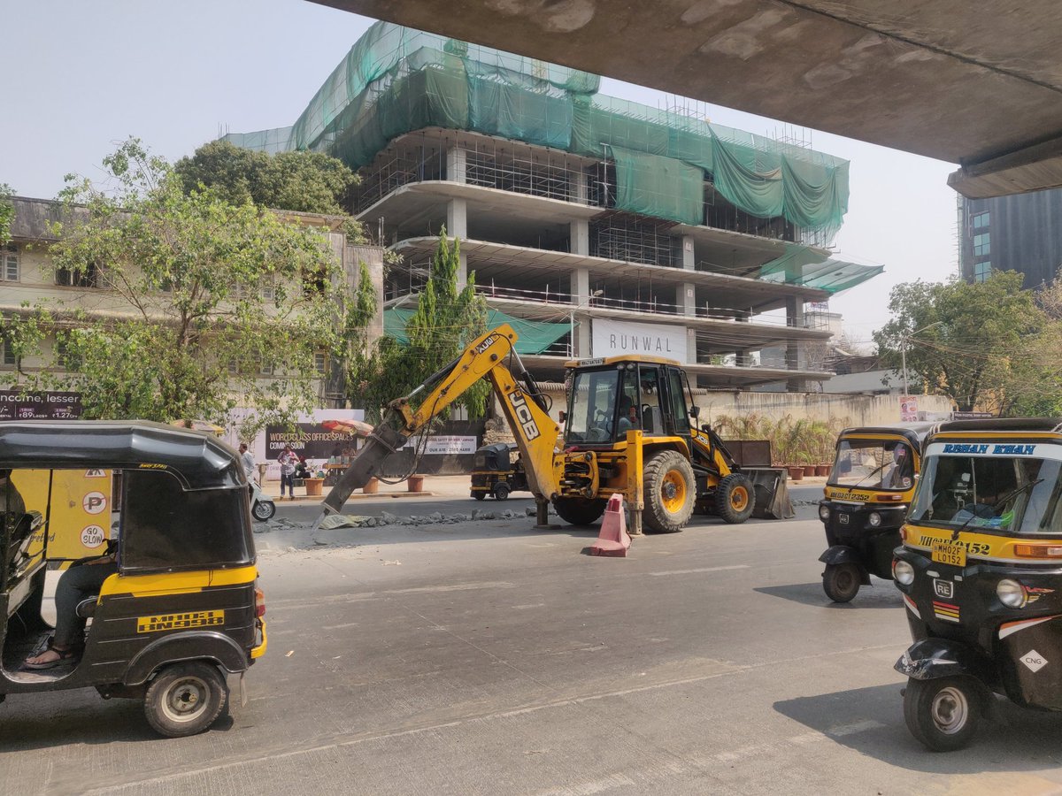 Chefvishalbhat1's tweet image. Trying 2 understand wat hs ben reason 4 blocking n U-TURN tht hs ben for lst 20 year &amp;amp; creating a devider on th road dis is going 2create heavy traffic on both sides of the road
Is it been done by some influential builders as their nw project is coming up
