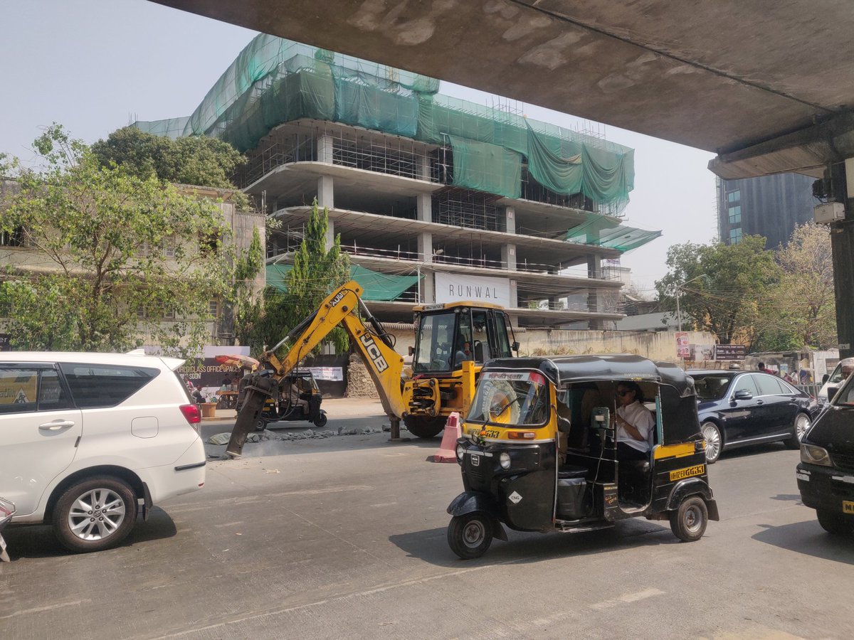 Chefvishalbhat1's tweet image. Trying 2 understand wat hs ben reason 4 blocking n U-TURN tht hs ben for lst 20 year &amp;amp; creating a devider on th road dis is going 2create heavy traffic on both sides of the road
Is it been done by some influential builders as their nw project is coming up