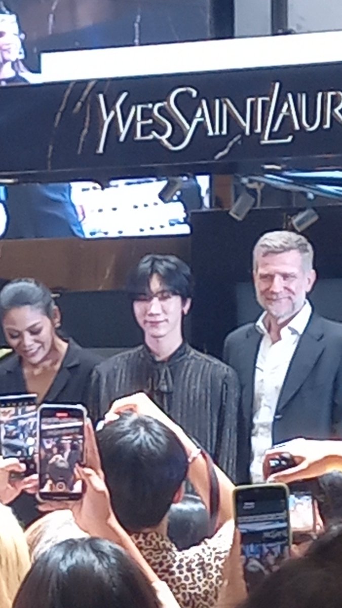 The photo kinda blur 😭 #YSLBeautyxTEN