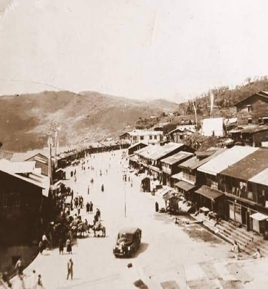 ghalib_kaleem's tweet image. 1966 में सिक्किम के गैंगटोक शहर का एमजी रोड कुछ ऐसा था ! 
#sikkim 
#gangtok 
#mgroad