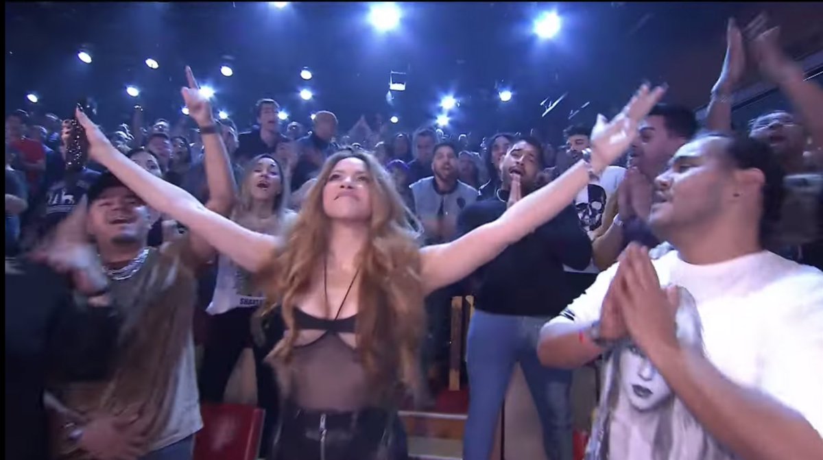 JamesHerreraC's tweet photo. Fue mucho para mí y mi corazón no soportará más emociones jajaja hay Shakira lo que causas en mi es algo tan explicable pero a la vez inexplicable xd ahora entiendo porque eres una diosa 👑 #ShakiraOnfallon #Shakira #Session53NYC https://t.co/WG37RcnlGz
