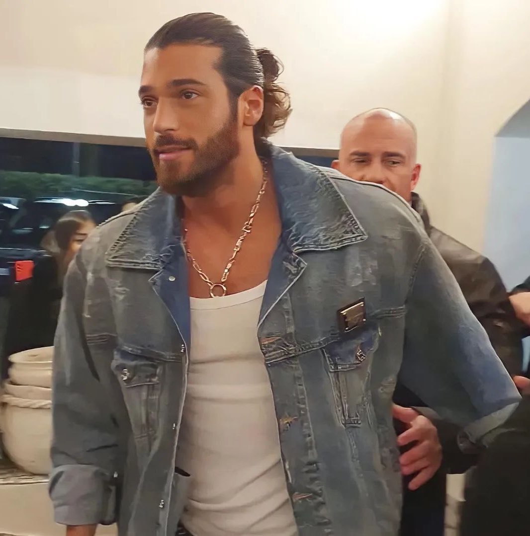 #CanYaman 
#BreakTheWallTour 
#CanYamanForChildren 

𝐀 𝐒𝐓𝐀𝐑 ⭐️