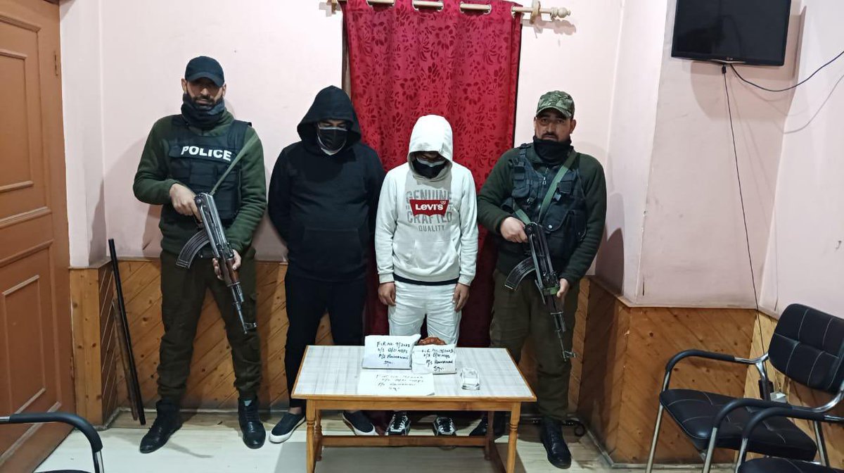 SrinagarPolice's tweet photo. Notorious drug peddler namely  Raza Rouf @Rassbai of Gulshanabad Hyderpora &amp; his associate Azaan Parvaiz Giltsaaz of Kani Mohalla Rainawari arrested alongwith banned drugs. One Alto car used for drug trade seized as well. FIR registered in Rainawari PS under NDPS act. https://t.co/WJMgEXllcP
