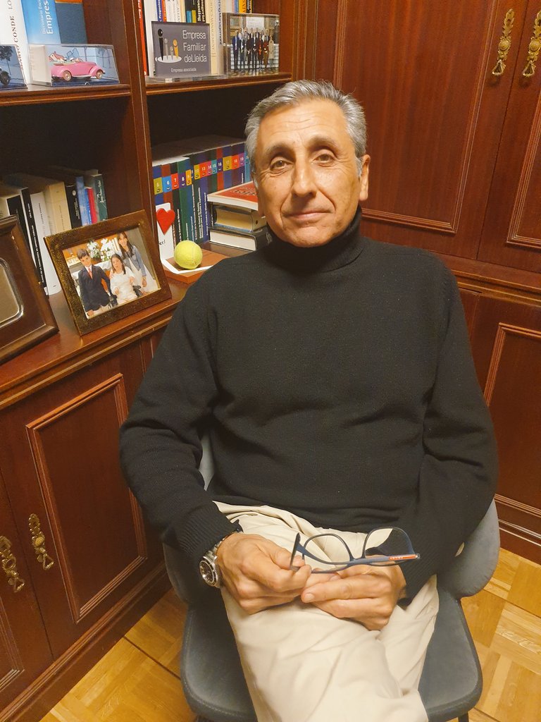 ElisendaRosF's tweet photo. M'havia agradat en pic el vaig veure. Tocava dir-li, no sabia com
- Tinc una filla amb Paràlisi Cerebral Me'ocupo només jo. És depenent total. És la meva prioritat..

Vaig pensar: Ara és quan marxa corrents 

NO. Es va quedar, ens vam casar, hem tingut 2 fills...

Demà fa anys 🧡 https://t.co/VEila5BbaZ