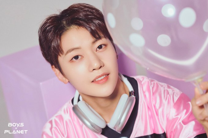 sunpollz's tweet photo. + TOP 4 (by CONTINENT) +

TOP 4 Most Popular Trainees from North America:
1. Seok Matthew
2. Jay
3. Haruto
4. Zhang Hao https://t.co/Z0PqSrzr91