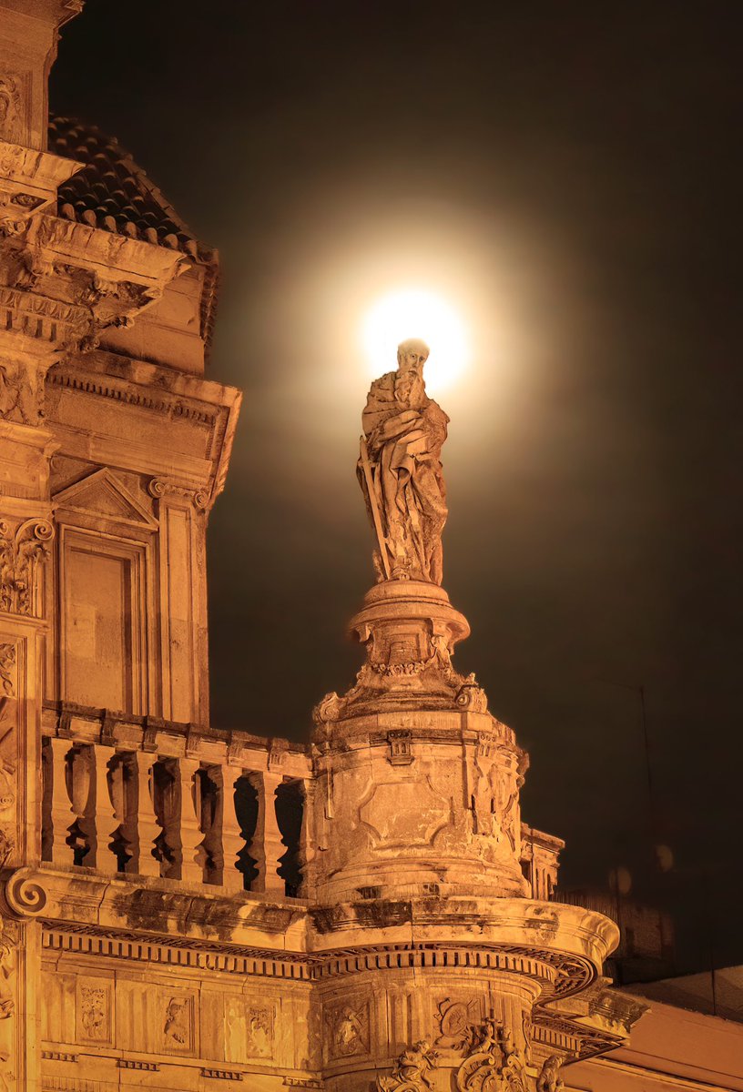 San Pablo (Luna llena sobre la plaza de Belluga, marzo 2023)