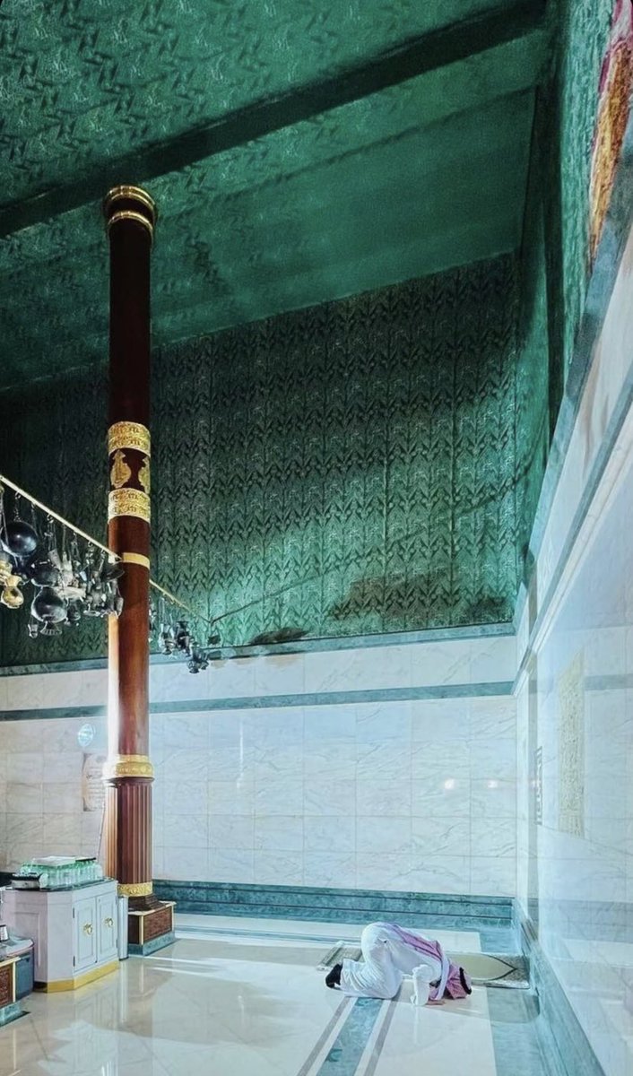 theholymosques's tweet photo. Interior of the Ka’bah! 🕋 https://t.co/A1nGn9bfxz