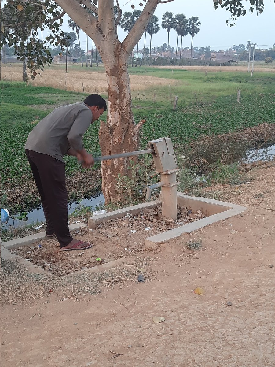 TweetTo_Shaurya's tweet photo. Just saw a handpump in terrible condition at the railway platform. It's time to take action and get it repaired! Access to clean water is a basic necessity and should be available to everyone. 
@EasternRailway @RailwaySeva #HandpumpRepair #cleanwater #RailwayPlatform https://t.co/9BnLpXGFsp